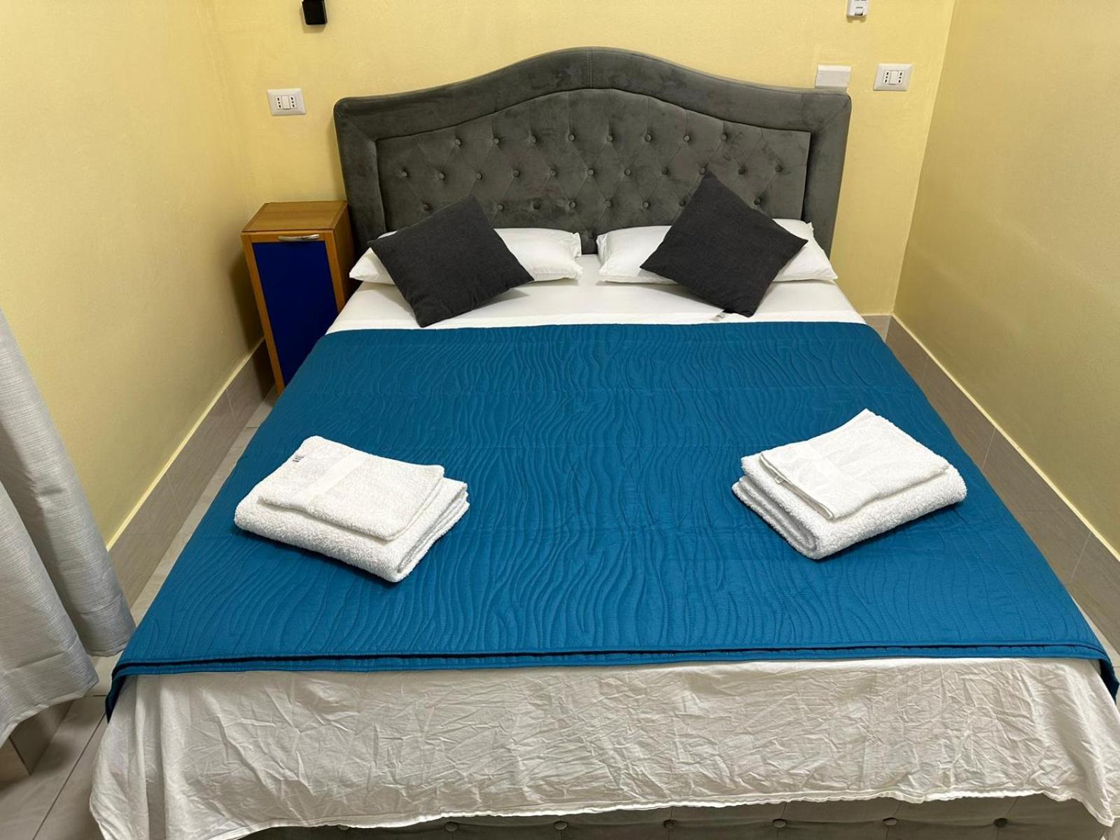 Turati Termini Bed & Breakfast Rome Bagian luar foto